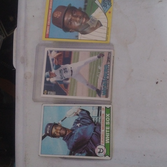 Assorted Baseball Trading Cards Collection - Picture 6 of 6